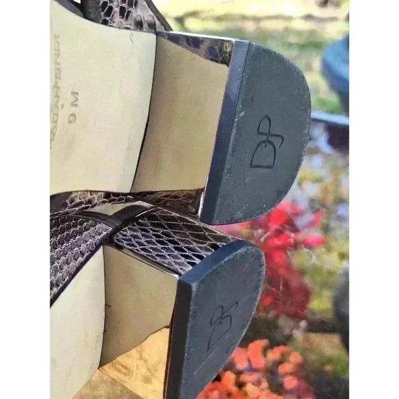 Donald Pliner Brown Gold Snake print Tira Tassel‎ Thong Slide Sandal Size 9M - Picture 7 of 7